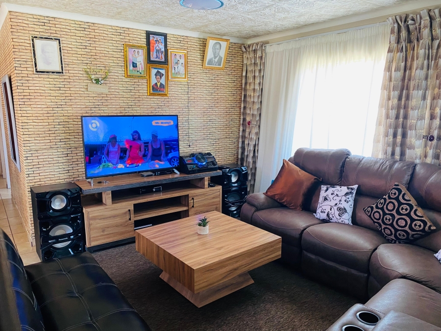 3 Bedroom Property for Sale in Waterkloof Hill Estate North West